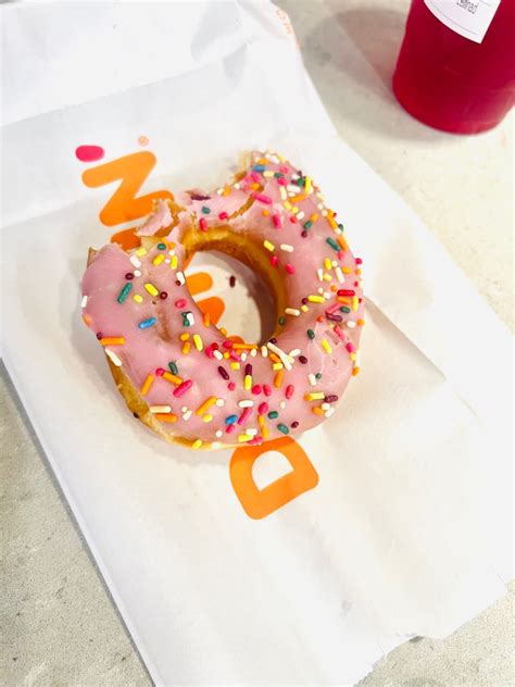 Aesthetic Strawberry Donuts: A Delightful Treat for the Senses