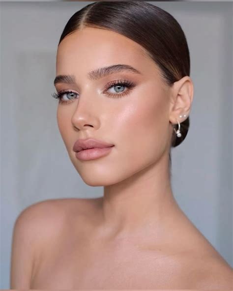 Unlock Your Radiance: The Beginner's Guide to Natural Makeup