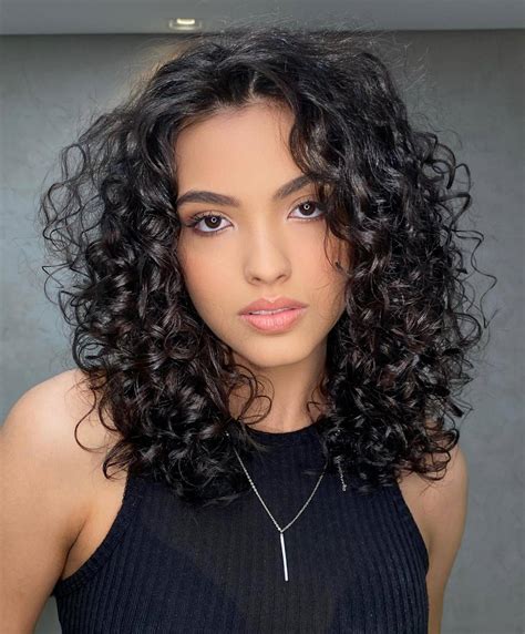 Effortless & Chic Styles for Medium Length Curly Hair