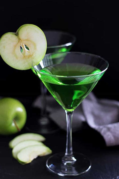 Craft the Perfect Apple Martini: A Sweet and Tart Cocktail Recipe
