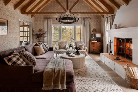 Charming Country Home Interiors: Rustic Elegance & Cozy Comfort