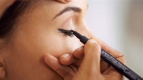Eyeliner for Beginners: A Simple Step-by-Step Guide to Confident Eyes