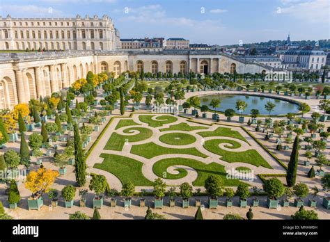 Ultimate Versailles Guide: Explore Palace, Gardens & History
