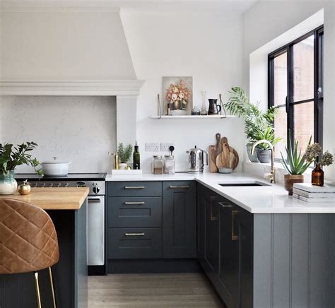 Stunning Black and White Kitchen Designs for Modern Homes