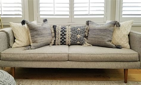 Transform Your Couch: The Ultimate Guide to Decorating with Pillows