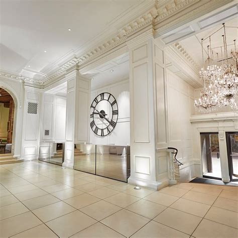 Dining Delights: Discovering Top Restaurants Near Ambassador Hotel Chicago
