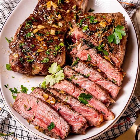 Mastering Pan-Seared Sirloin Steak: A Guide to Juicy Perfection on Your Stove