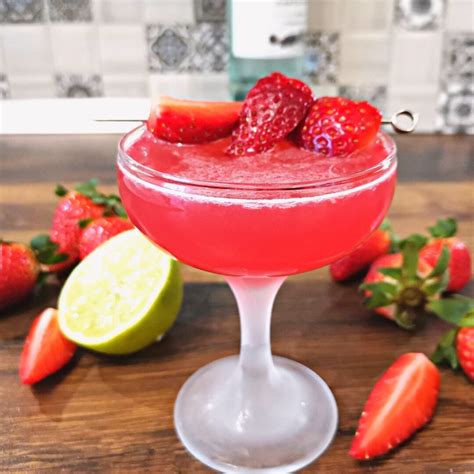 Traditional Strawberry Daiquiri Recipe: A Classic Summer Refreshment